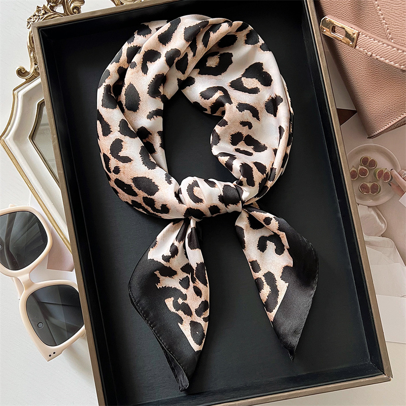 Silk Scarf Square - 70 سنتيمتر مربع فاخر ليوبارد طباعة