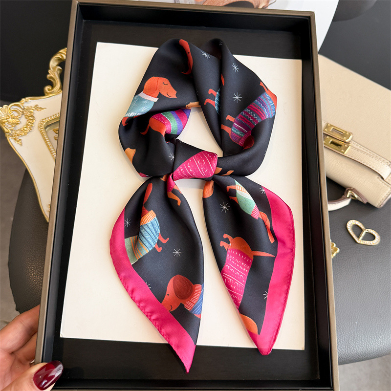 Silk Scarf Square - وشاح باندانا أنيق بطبعة كلب الويانر