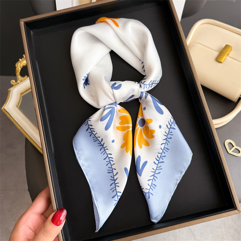 وشاح حريري مطبوع جديد، وشاح مر - مراجعة Silk Scarf Square وسعره