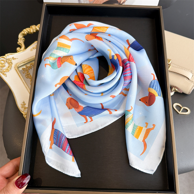 وشاح باندانا أنيق بطبعة كلب ال - مراجعة Silk Scarf Square وسعره