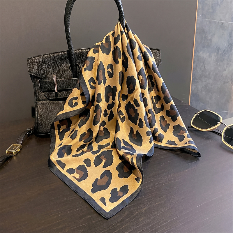 وشاح مربع من الحرير 100% بنقشة - مراجعة Silk Scarf Square وسعره